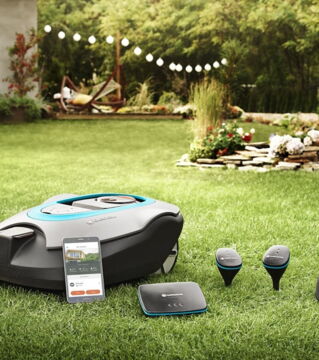 Gartenpflege von überall aus: Mit dem Smart System von Gardena wird Gartenarbeit zu einem Kinderspiel, alles lässt sich über das Smartphone regeln, vom Rasenmähen bis zur Bewässerung