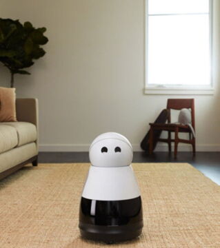 Kuri, der kleine, niedliche Hausroboter, soll als zusätzliches Familienmitglied der Familie Freude bereiten und das Familienleben bereichern. Der selbstständige Roboter hat keinen Nutzwert und dient nur als putziger Spaßfaktor