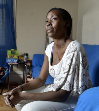 Sharon Tirabassi - 10 Millionen Dollar beim Lotto, ein traumhaftes Leben, Luxusautos… doch am Ende gibt sie alles aus. Heute arbeitet sie halbtags, um ihre Schulden abzubauen.