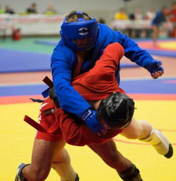 Die Sambo in Russland: Grundausbildung bei der Roten Armee seit den 30er Jahren. Mix von Jiu-Jitsu, Ringen und Boxen