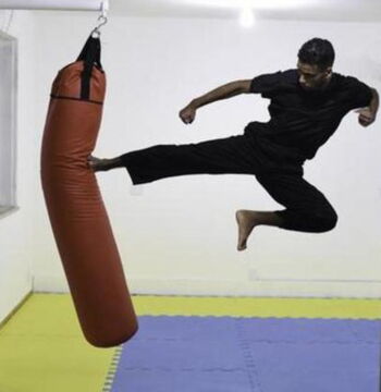 Uru Can in Brasilien: Erfunden von der Armee, eine Mischung aus Karate, Taekwondo, Kung Fu Judo und Jiu-Jitsu.