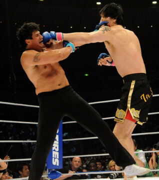 2. Jose Canseco war ein Baseball-Superstar und bekam sogar den MVP-Titel. Doch seine MMA-Karriere sah ganz anders aus, er verlor seinen ersten und einzigen Kampf