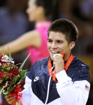 5. Henry Cejudo gewann eine Goldmedaille bei den Olympischen Spielen in Peking, bevor er einen Title-Shot bei der UFC bekam