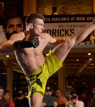 7. Stephen Thompson war ein unglaublicher Kickboxer mit einem Rekord von 96 Siegen in 96 Kämpfen. Heute ist er ein furchteinflössender Kandidat für den Titel im Weltergewicht