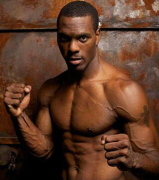 9. Michael Westbrook ist ehemaliger Footballspieler aus der Mannschaft Washington Redskins. Er gewann nur einen Kampf von 3