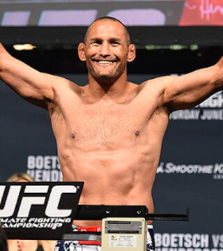 Dan Henderson gehört zu den Kämpfern, die fähig sind, gegen jeden zu kämpfen. Seine Hauptkategorien sind das Mittel- und das Weltergewicht.