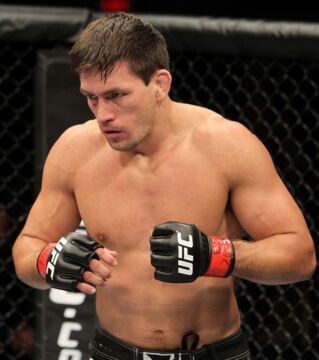 Demian Maia ist der Prototyp eines hochbegabten Kämpfers der Disziplin und machte daraus sein Markenzeichen. Als mittelmäßiger Striker entschied er, sich auf seine Stärken zu konzentrieren: Brazilian Jiu Jitsu. Er gewann 12 Kämpfe durch Submission