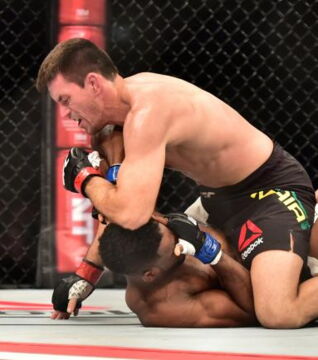 Die Submission von Demian Maia. Seitdem er 3 konsekutive Siege durch Submission erzielte, gilt er als der gefährlichste Grappler der Organisation. Er gewann 12 seiner 24 Kämpfe durch Submission