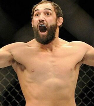 Johnny Hendricks hat seine Haare verloren, aber seit seinem UFC-Debüt an Muskeln gewonnen. Er ist für seinen Jo-Jo-Effekt bekannt. Er zwang ihn das Weltergewichte zu verlassen.