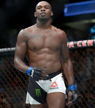 ... Jon Jones sein. Hochbegabt, ein Kämpfergenie, der nicht lange kämpfen muss. Die einzige Person, die ihn besiegen könnte, ist wohl er selbst und seine Fehlschläge