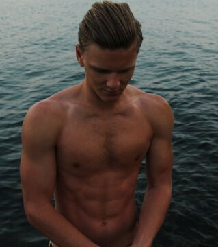 Haltet euch gerade. Die gerade Haltung steht für Selbstvertrauen und Einsatzbereitschaft. Achtet daher darauf.