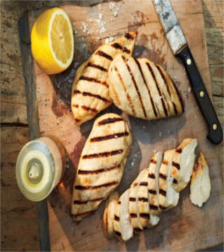 4: Hühnchenfleisch enthält viele Aminosäuren, die gut bei Muskelproblemen helfen: 31g Eiweiß auf 100g.