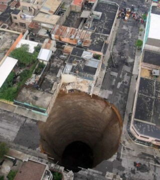 Dieser Abgrund tauchte nach schweren Unwettern in Guatemala auf und hat ein dreistöckiges Gebäude verschluckt.