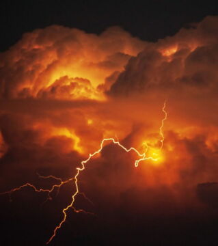 Ein Gewitter über dem Atlantik, vor der Küste von Jupiter, einer amerikanischen Stadt in Florida.