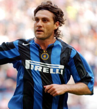 Christian Vieri: Die italienische Fußballlegende geht bankrott und verliert 16 Millionen Euro. Dies ist auf seine Immobilienfirma BFC, Pokerverschuldung und fatale Liebesbeziehungen zurückzuführen.