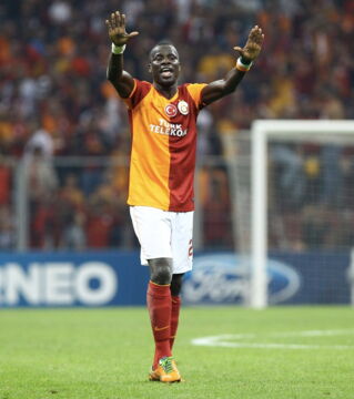 „Ich bin ganz allein. Ich fühle mich verlassen“, sagt Emmanuel Eboué vor ein paar Monaten, nachdem er von seiner Frau verlassen und finanziell ausgenommen wird.