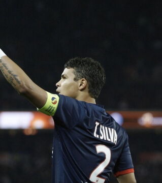 Sonderwünsche von Fußballstars: Bei Thiago Silva ist das Gegenteil der Fall. In seinem Vertrag mit Paris Saint-Germain hat er verhandelt, dass er 8 Tickets für Hin- und Rückflüge von Paris nach Rio pro Saison bekommt