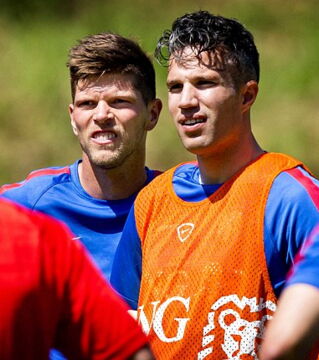 Robin van Persie und Klaas-Jan Huntelaar: Beide waren für die WM 2014 nominiert, doch sie konnten sich nicht ausstehen und erst recht nicht miteinander spielen. Beide warfen sich gegenseitig vor, Egoisten zu sein.