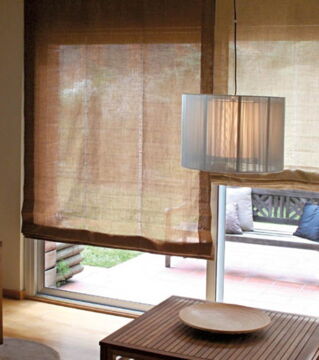 Rollos, Gardinen und Jalousien halten die Wärme draußen