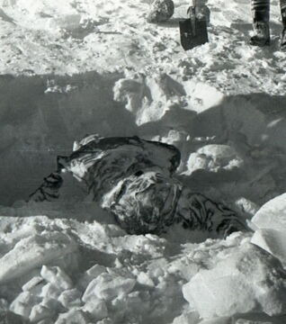 1959 wurden 9 tote Wanderer in Russland gefunden. 3 Leichen waren verschandelt, wiesen einen gebrochenen Schädel oder ausgerissene Augen auf. Niemand weiß bis heute, weshalb sie getötet wurden…