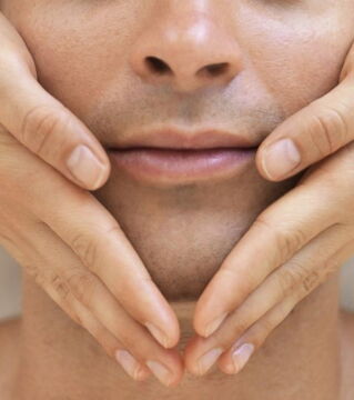 Haut befühlen: Klingt vielleicht komisch, ist aber so. Es gibt Unternehmen, die Leuten viel Geld dafür zahlen, dass diese die Haut betasten vor und nach Benutzung eines bestimmten Produktes. Gehalt? Zwischen 28 000 und 38 000 Euro/Jahr