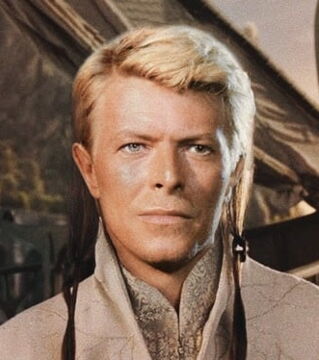 David Bowie hatte den Einfall, die Rolle des Elfond in "Der Herr der Ringe" zu spielen, aber Peter Jackson fand, dass ihm die Rolle des Gandalf besser passte. Leider kam dies jedoch nicht zustande aufgrund des engen Terminkalenders des Musikers