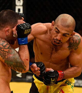 6. UFC 200, mit Amanda Nunes vs. Miesha Tate, Brock Lesnar vs. Mark Hunt, Daniel Cormier vs. Anderson Silva, José Aldo vs. Frankie Edgar, Cain Velasquez vs. Travis Browne, Kelvin Gastelum vs. Johny Hendricks et T.J. Dillashaw vs. Raphael Assunção