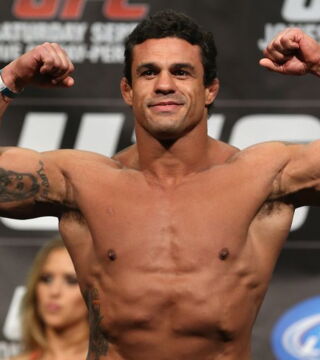 Hier der Brasilianer auf seinem Weg zum Titel im Jahr 2013: Ein Sieg gegen Luke Rockhold.