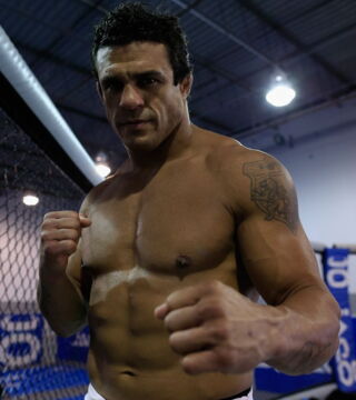 Von Angesicht zu Angesicht mit Michael Bisping im Jahr 2013: Vitor Belfort wartet nicht lang und schlägt ihn in der zweiten Runde K.O.