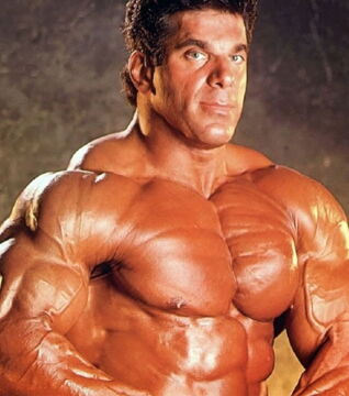 15. Lou Ferrigno gewinnt den Titel des Mr. Universe gleich zweimal und wird als „Der unglaubliche Hulk“ für die gleichnamige Fernsehserie gecastet.