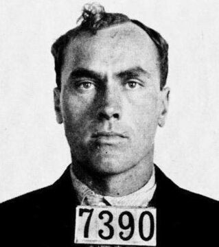 Carl Panzram tötete ca. 21 Personen. Er war auch Vergewaltiger, Dieb und Brandstifter. „Beeilt euch ihr Arsc***, ich könnte ein Dutzend Männer aufhängen, während ihr trödelt!“
