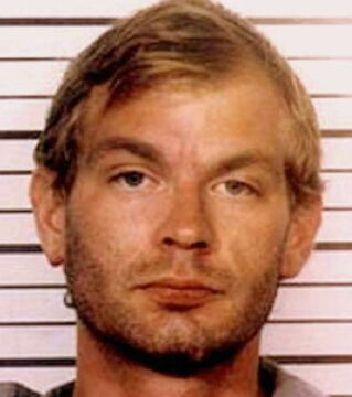 Jeffrey Dahmer vergewaltigte und tötete 17 Männer und kleine Jungs. „Mir ist es egal, ob ich lebe oder sterbe. Komm schon, töte mich.“