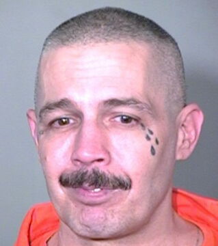 Robert Charles Comer tötete einen Mann und vergewaltigte eine Frau. „Go Riders!“ und meint damit ein Football-Team aus Oakland in Kalifornien.