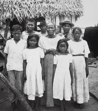 Guam: Die Chamorros sind die Ureinwohner der Insel. Zahlreiche Bevölkerungsgruppen wie Filipinos, Koreaner, Chinesen und Nordamerikaner leben heute dort.