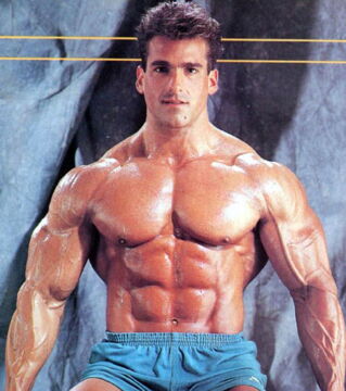 Bob Paris - Er galt als einer der best aussehenden Bodybuilder und war in den 80er Jahren ein Star.