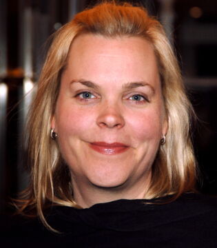 Es handelt sich dabei um Rachel Sutherland. Ihre Ähnlichkeit ist frappierend, trotz des unterschiedlichen Geschlechts