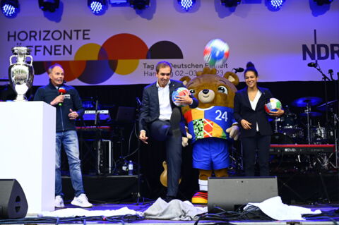 Wann begann der offizielle Ticketvorverkauf?