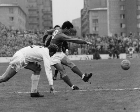 Wann fand die 1. Fußball-Europameisterschaft der Männer statt?