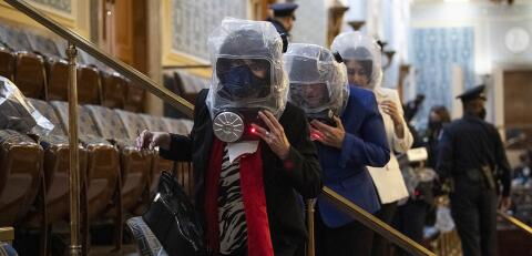 Die Abgeordneten werden evakuiert