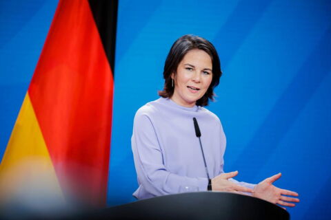 Dafür steht die Außenministerin politisch