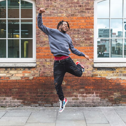 9. Männer signalisieren durch das Tanzen, wie stark sie sind