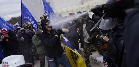 Heftige Proteste vor dem Kapitol