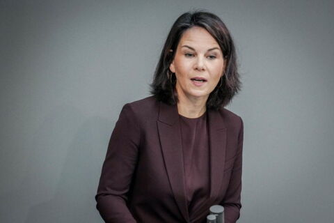 Scholz ernennt Baerbock zur ersten Außenministerin