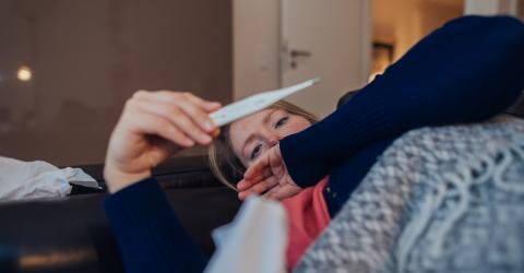 Gründe für einen kratzenden Hals: Grippe