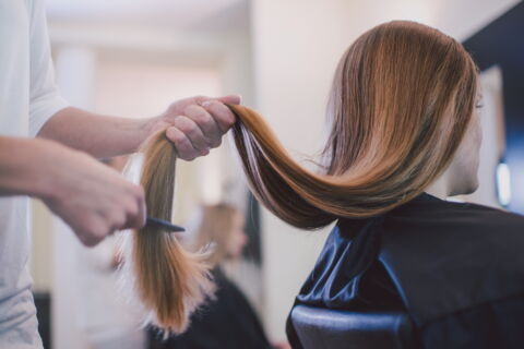 Haare wachsen schneller nach, wenn man sie schneidet