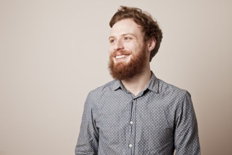 Nach dem Tod wächst der männliche Bart weiter