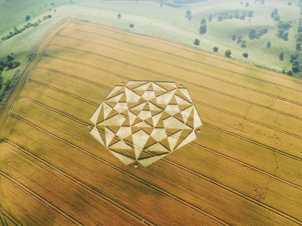 Crop circles découvrez les 25 cercles de culture les plus impressionnants
