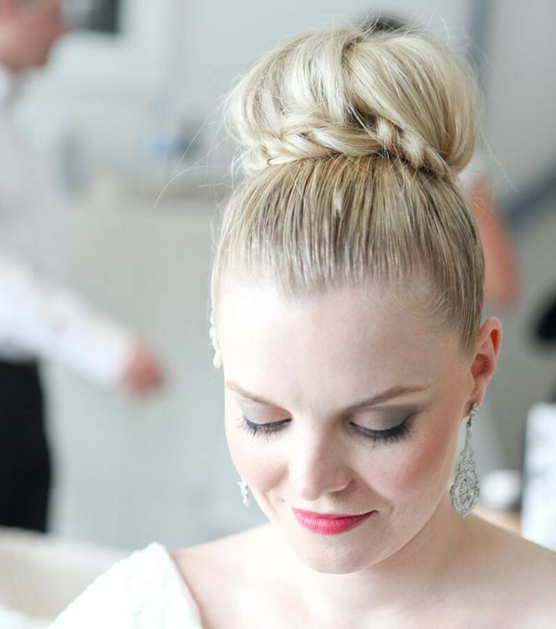 Photos Bridal Bun Hairstyle For Your Wedding 8020