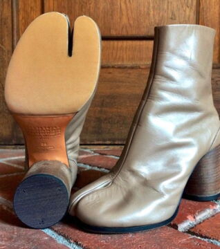 Boots made to look like a camel's toe? It can't be too comfortable.
