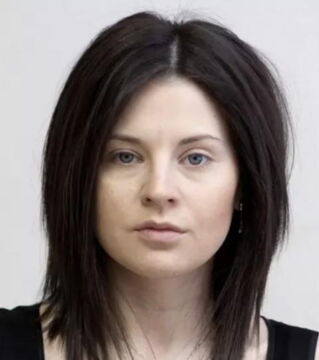 And take lipstick for example, the cosmetic product that allows you to highlight and brighten up your lips